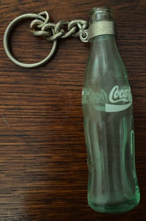 M06026-1 € 8,00 coca cola mini flesje tevens  sleutelhanger